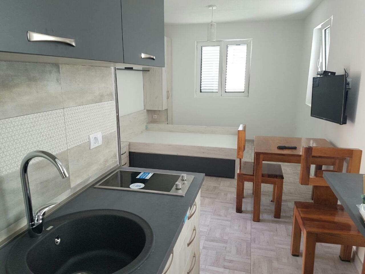 Porto Njegusi A2 Apartment เซทินเจ ภายนอก รูปภาพ