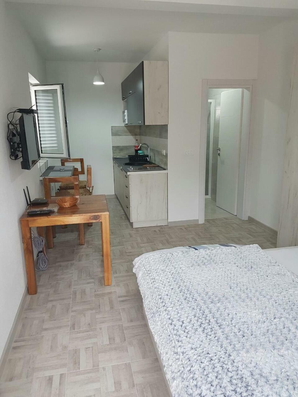 Porto Njegusi A2 Apartment เซทินเจ ภายนอก รูปภาพ