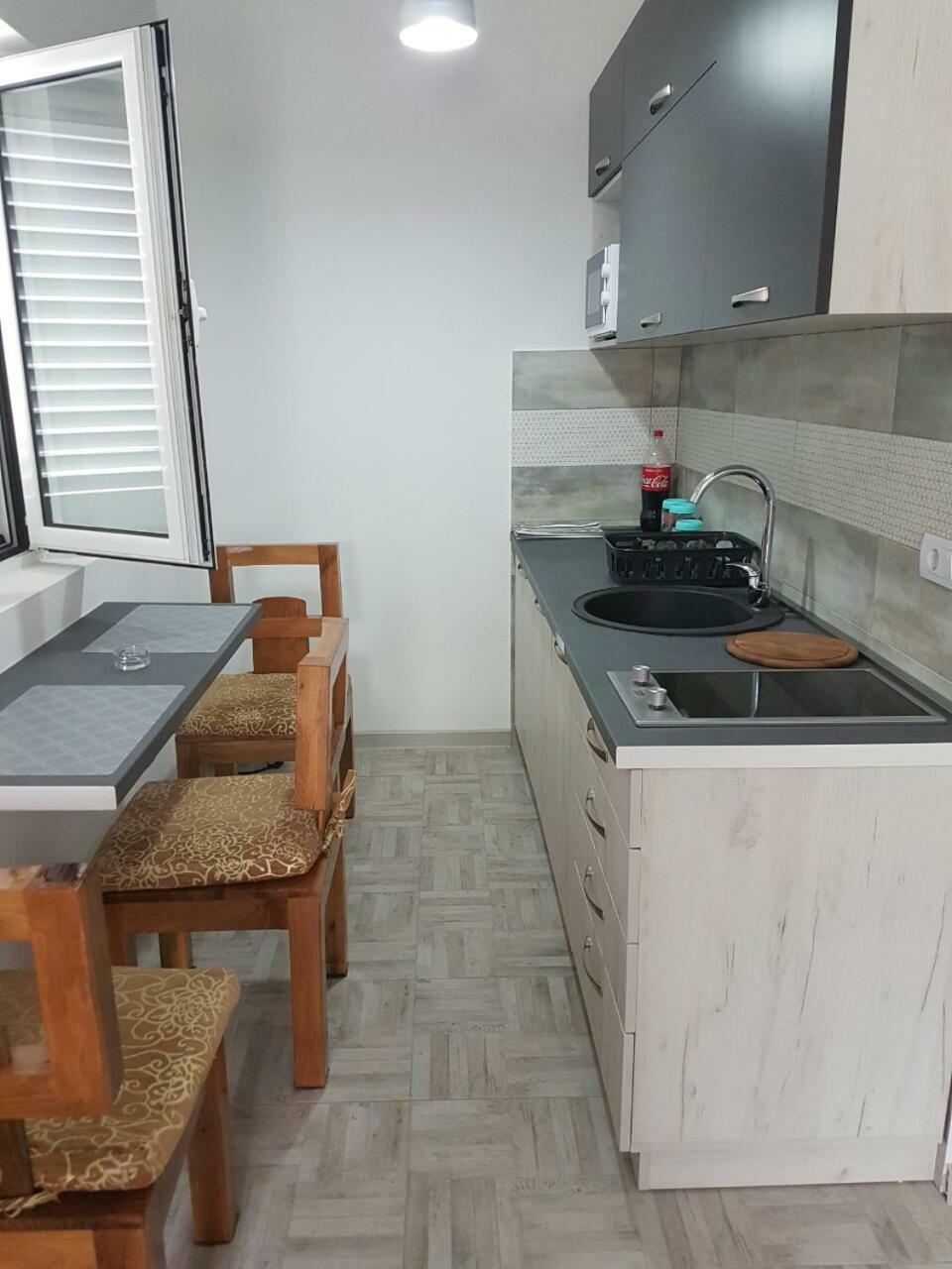 Porto Njegusi A2 Apartment เซทินเจ ภายนอก รูปภาพ