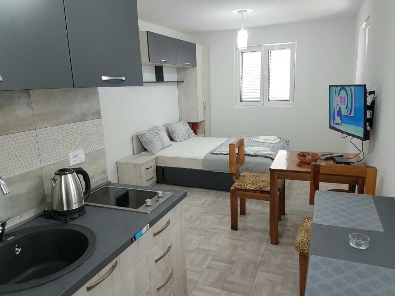 Porto Njegusi A2 Apartment เซทินเจ ภายนอก รูปภาพ